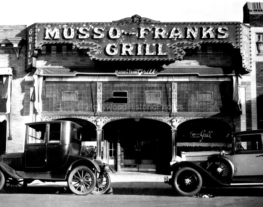 Musso and Franks Grill 1927.jpg